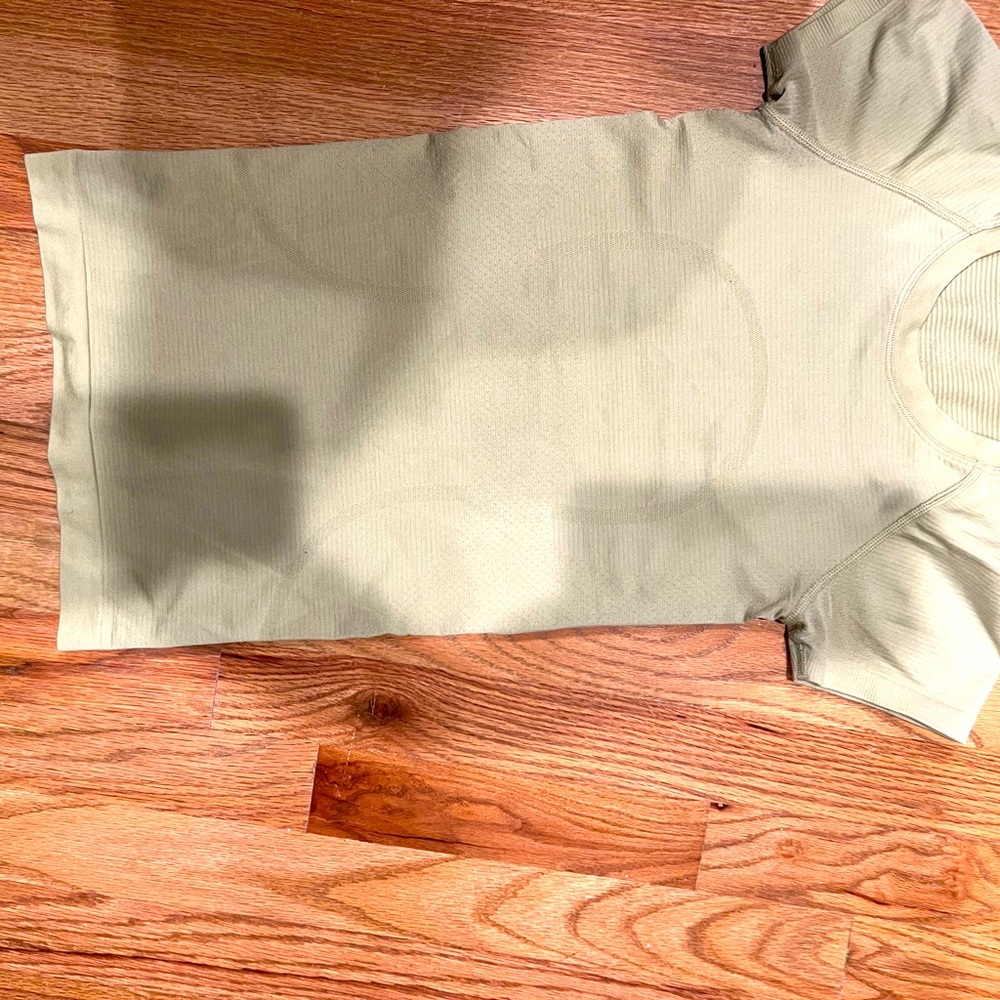 Lululemon swiftly top size 2